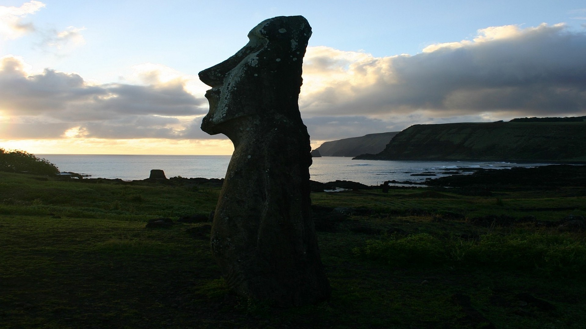 Moai statues on Easter Island wallpaper   104885 1920x1080