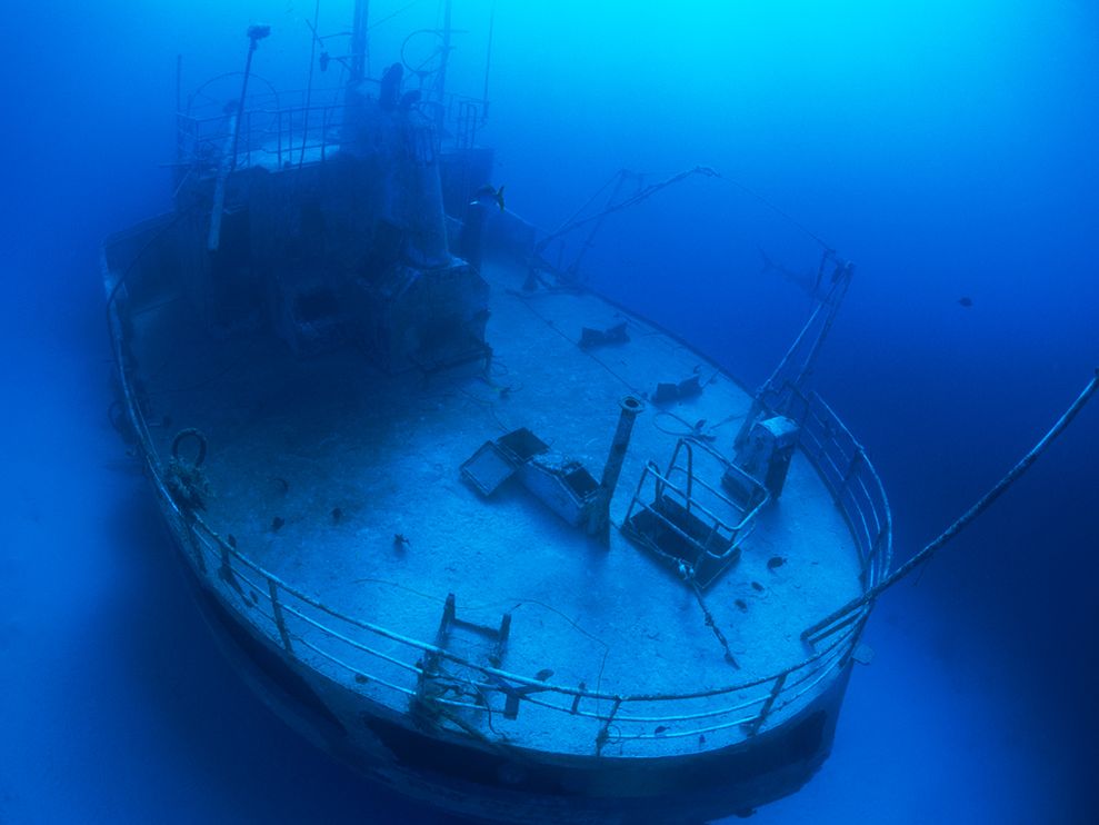 Photo Underwater shipwreck 989x742