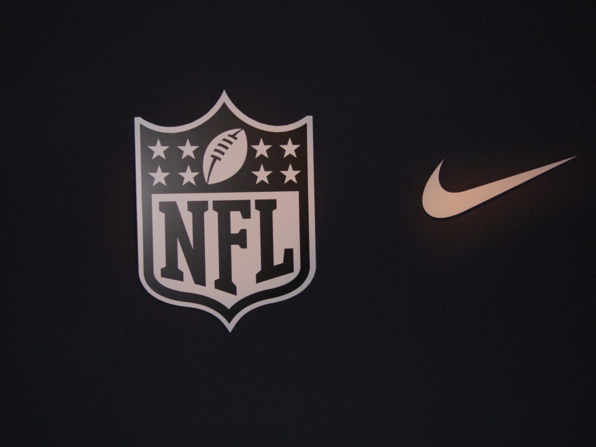 nike nfl football wallpaper categories sports wallpaper 1920x1440