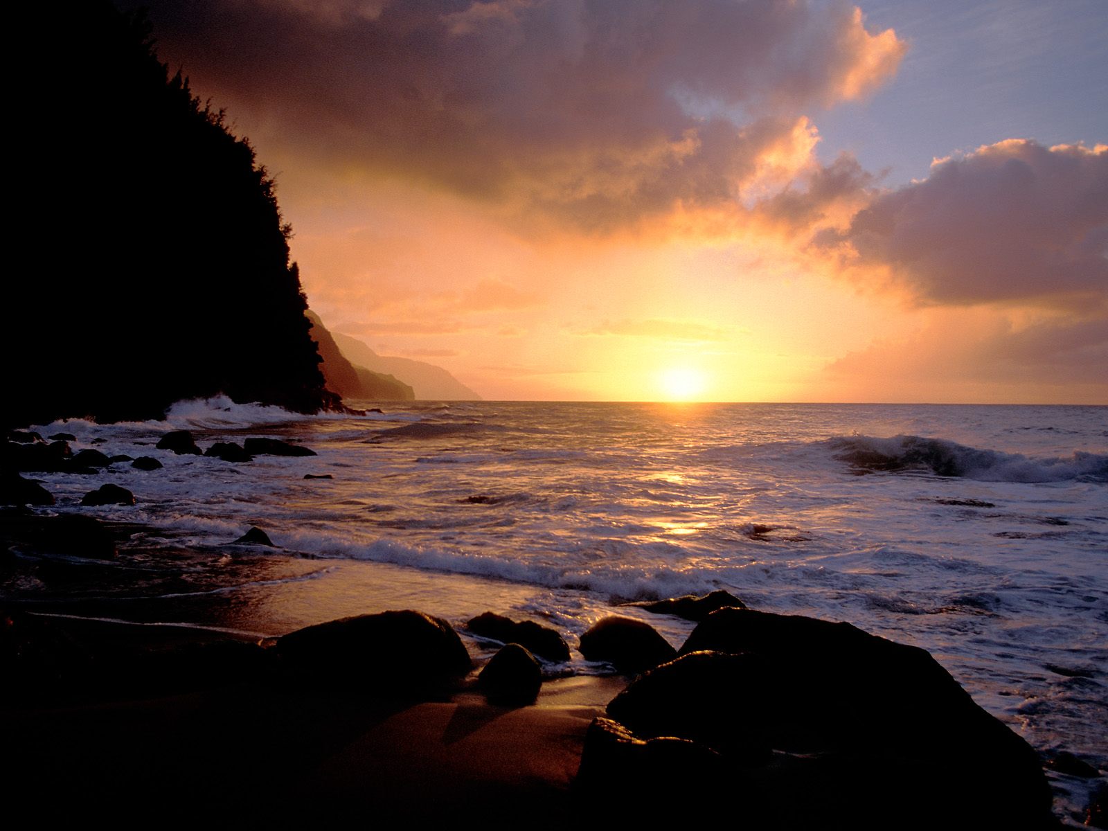 Sunset on the Na Pali Coast Hawaii 1600x1200   Beaches Rivers Oceans 1600x1200