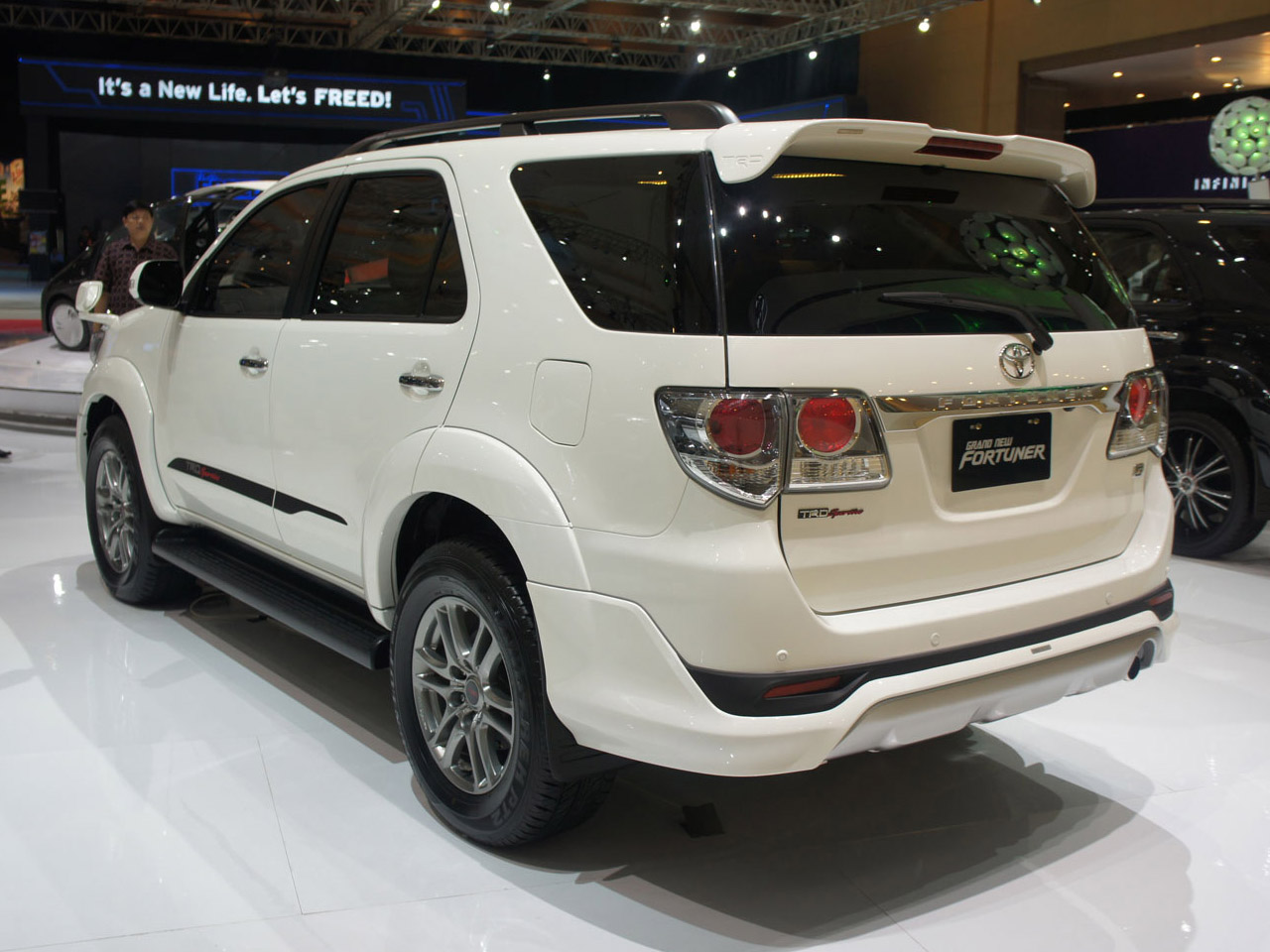 Best Toyota Fortuner Wallpapers part6 Best Cars HD Wallpapers 1280x960