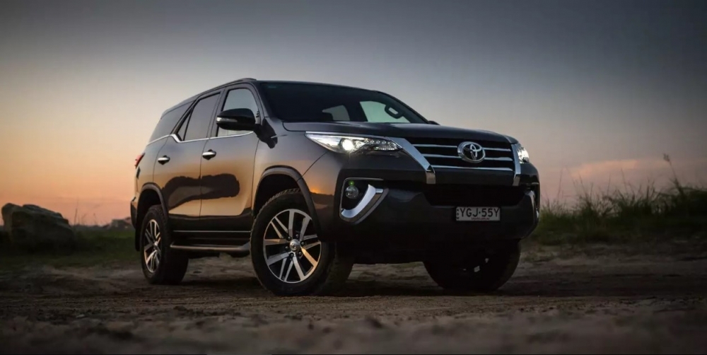 2018 Toyota Fortuner Exterior Wallpaper For iPhone New Car Preview 1000x502